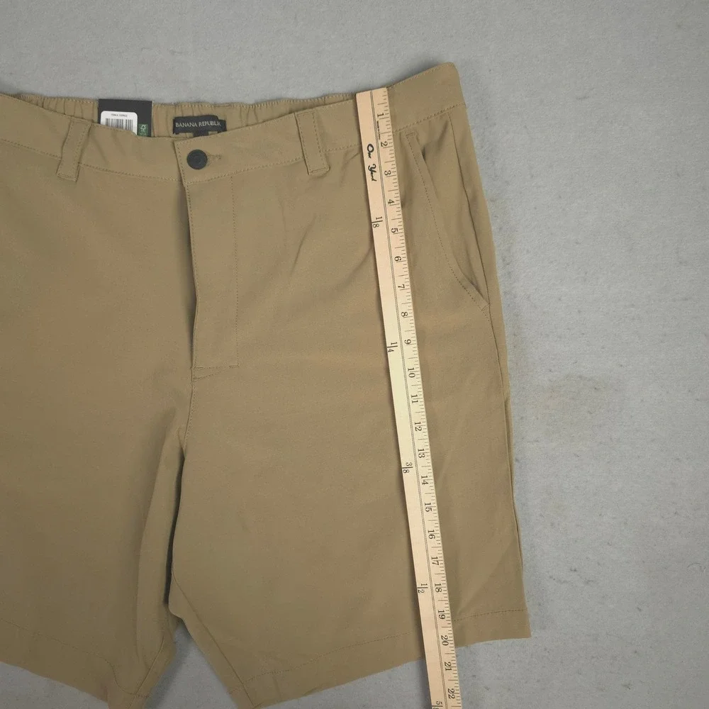 New Banana Republic Mens Comfort Flat Front Shorts Elmwood Tan Stretch 40